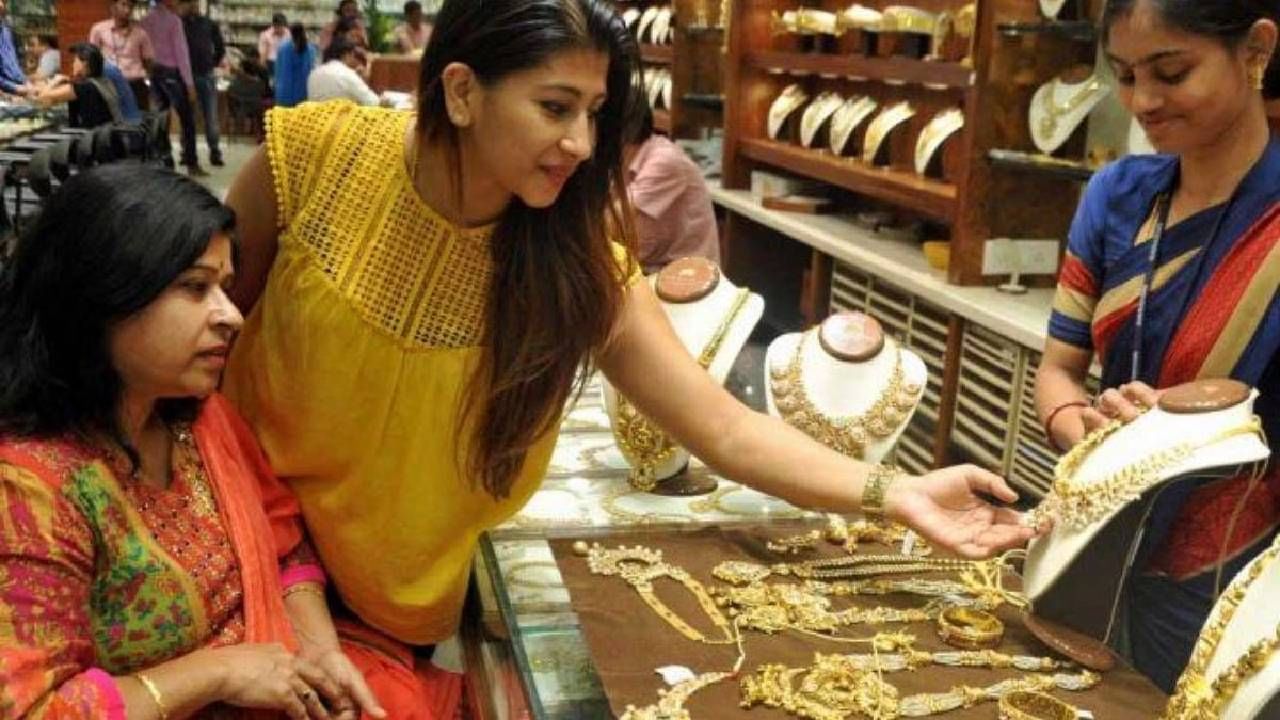 Gold Silver Rate Today : सोन्याची उसळी, चांदी घसरली, जुलै महिन्यात चाल काय