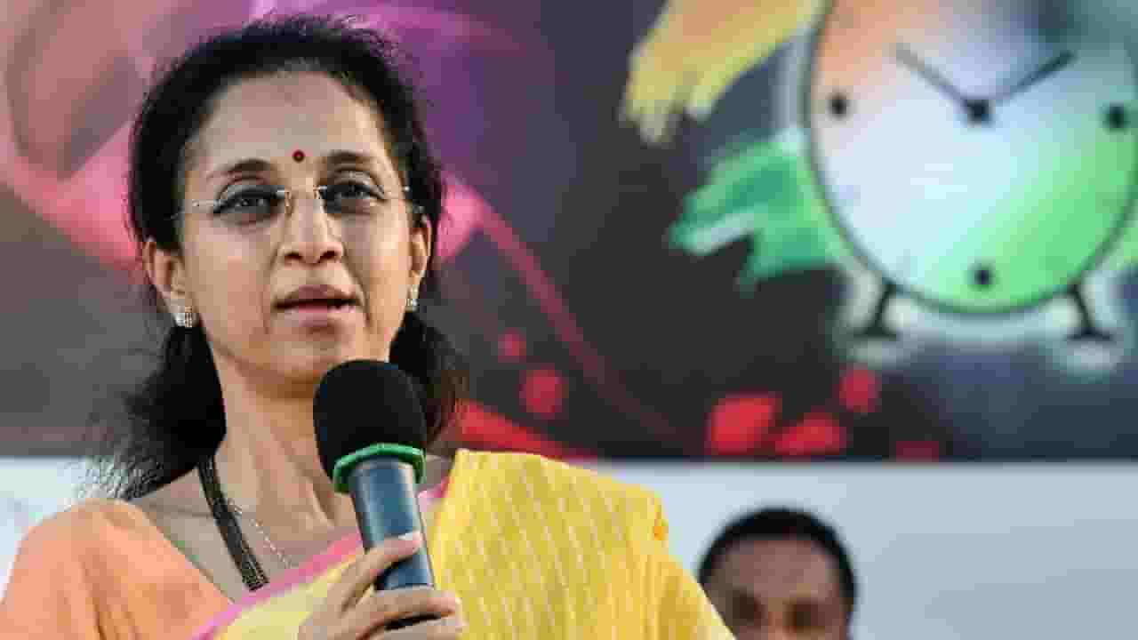 बुलढाणा लक्झरी बस अपघातावर सुळे यांनी व्यक्त केला शोक वाहिली श्रद्धांजली; टि्वट करत केली ‘ही’ मागणी बुलढाणा लक्झरी बस अपघातावर सुळे यांनी व्यक्त केला शोक वाहिली श्रद्धांजली; टि्वट करत केली ‘ही’ मागणी