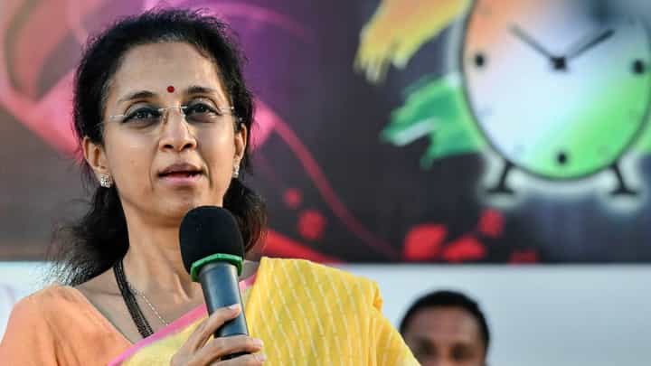बुलढाणा लक्झरी बस अपघातावर सुळे यांनी व्यक्त केला शोक वाहिली श्रद्धांजली; टि्वट करत केली ‘ही’ मागणी बुलढाणा लक्झरी बस अपघातावर सुळे यांनी व्यक्त केला शोक वाहिली श्रद्धांजली; टि्वट करत केली ‘ही’ मागणी