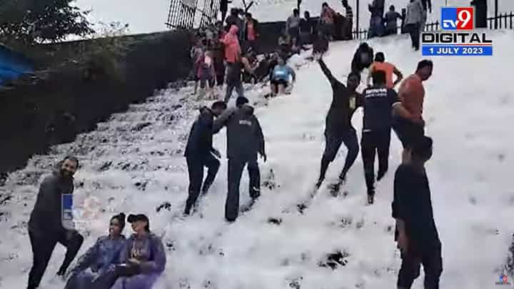 एका आठवड्यातच ‘हा’ डॅम भरला; वाहनांच्या लांबच लांब रांगा; तर पर्यटकांच्या गर्दीने परिसर हाऊस फुल्ल एका आठवड्यातच ‘हा’ डॅम भरला; वाहनांच्या लांबच लांब रांगा; तर पर्यटकांच्या गर्दीने परिसर हाऊस फुल्ल