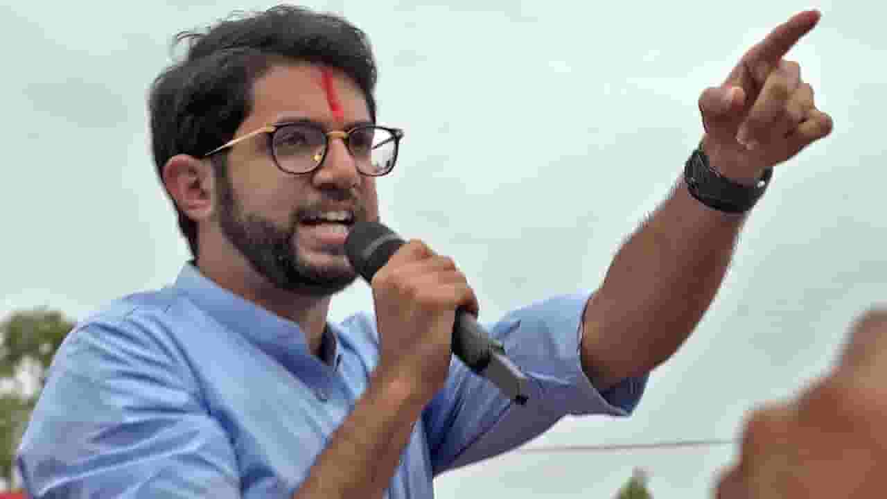 आम्ही हिंदुत्व सोडलं, मग आज भाजपाने काय केलं? , आदित्य ठाकरे यांचा शिंदे गटावर हल्लाबोल