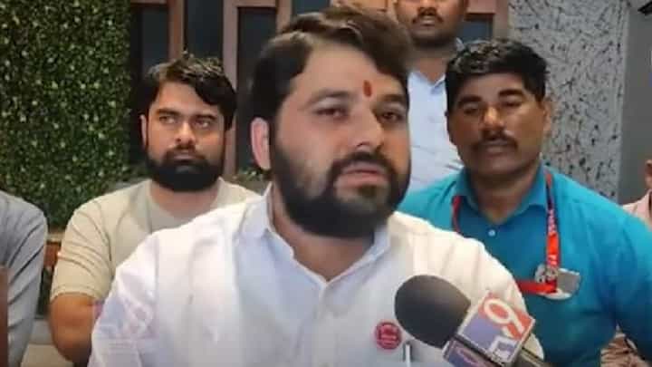 रविकांत तुपकर भाजपमध्ये जाणार? 'या' बड्या नेत्याने दिली थेट ऑफर रविकांत तुपकर भाजपमध्ये जाणार? 'या' बड्या नेत्याने दिली थेट ऑफर
