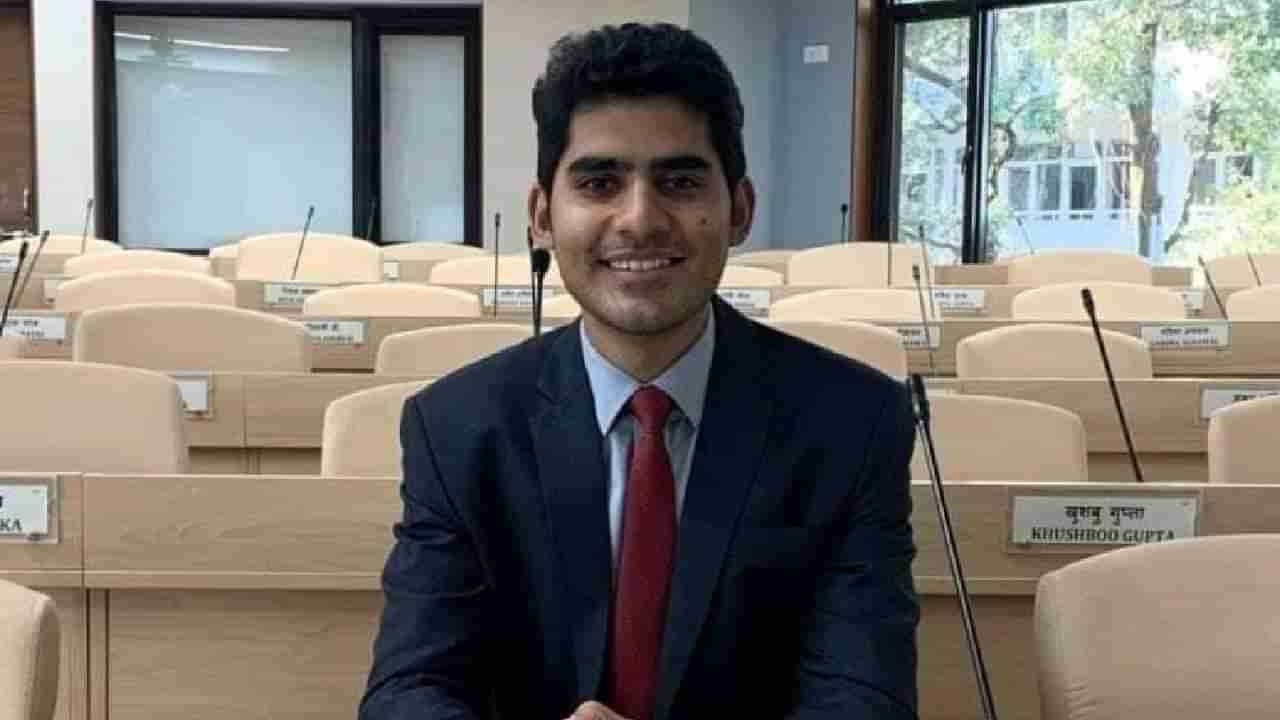 परदेशातील नोकरी सोडून केली UPSC ची तयारी, पहिली रँक मिळवून झाले IAS Officer!