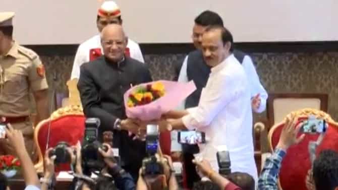 अजित पवार यांनी घेतली उपमुख्यमंत्रीपदाची शपथ, राष्ट्रवादी काँग्रेसचे दिग्गज नेते राजभवनात उपस्थित