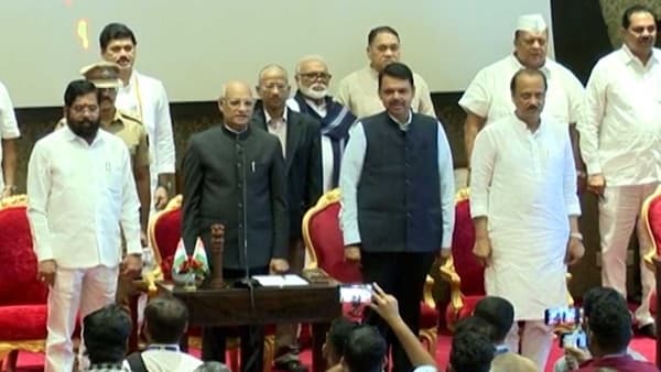 ‘लोक शिंदे, अजित पवार गटासह भाजपला विटलेत’; काँग्रेस नेत्याचं मोठं वक्तव्य