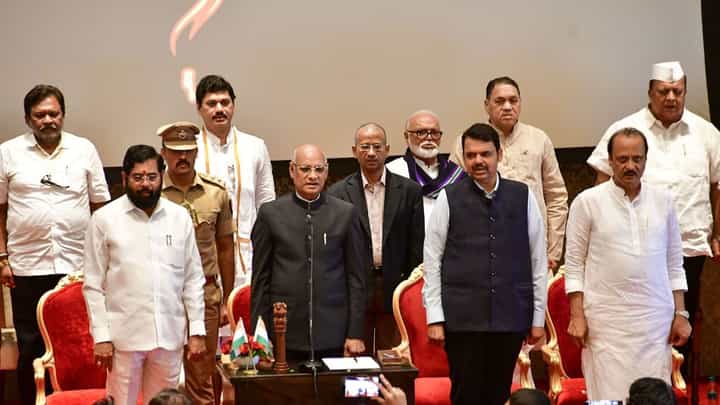 असीम सरोदे यांचा भाजपवर गंभीर आरोप; म्हणाले, एकनाथ शिंदे यांचं डॅमेज कंट्रोल रोखण्यासाठी... असीम सरोदे यांचा भाजपवर गंभीर आरोप; म्हणाले, एकनाथ शिंदे यांचं डॅमेज कंट्रोल रोखण्यासाठी...