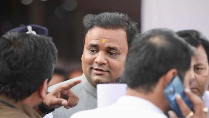 आमदार अपात्रतेसंदर्भात लवकरच होणार फैसला! कधी होणार सुनावणीला सुरूवात? आमदार अपात्रतेसंदर्भात लवकरच होणार फैसला! कधी होणार सुनावणीला सुरूवात?
