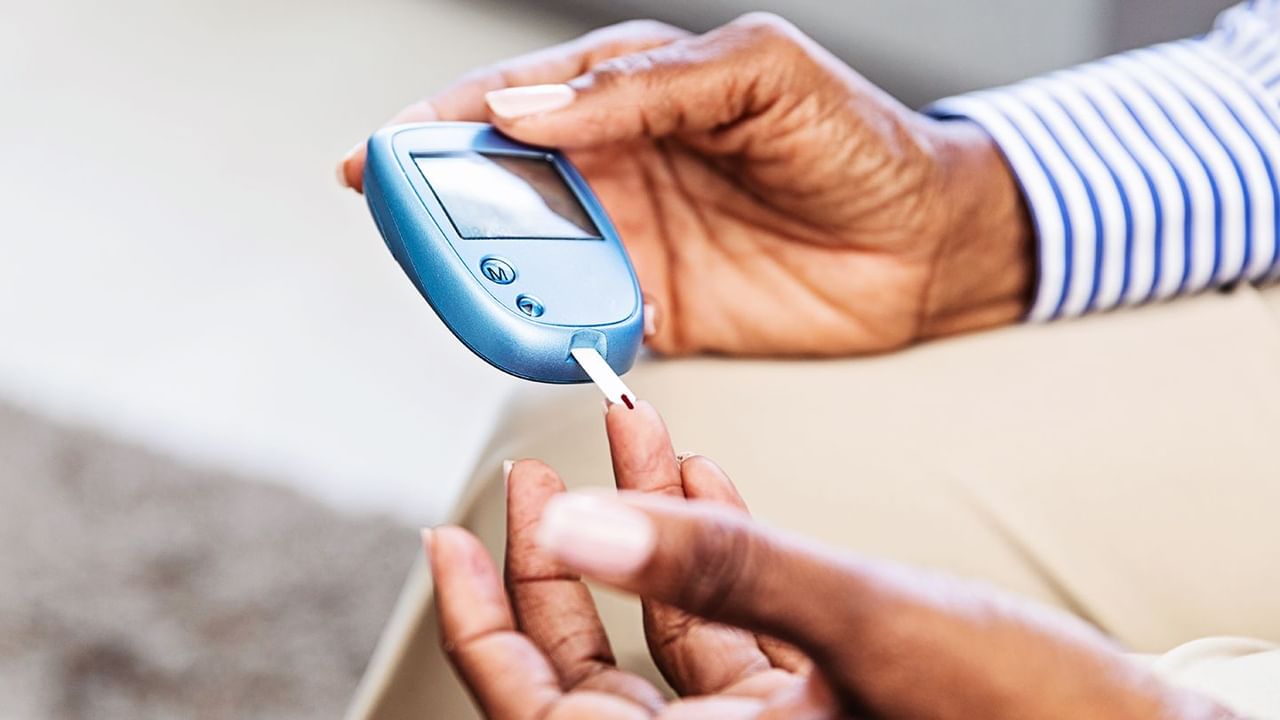 Diabetes Symptoms : डायबेटीजचे आढळले नवीन लक्षण, वेळीच ओळखा धोका