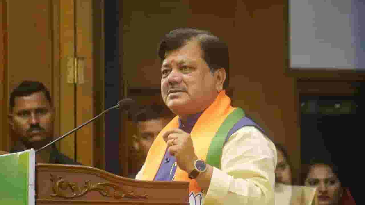 चंद्रशेखर बावनकुळे यांच्या ‘त्या’ व्हायरल ऑडिओ क्लिपवर प्रवीण दरेकर म्हणाले, ' ते ऑफ द रेकॉर्ड बोलत असतात पण...' चंद्रशेखर बावनकुळे यांच्या ‘त्या’ व्हायरल ऑडिओ क्लिपवर प्रवीण दरेकर म्हणाले, ' ते ऑफ द रेकॉर्ड बोलत असतात पण...'