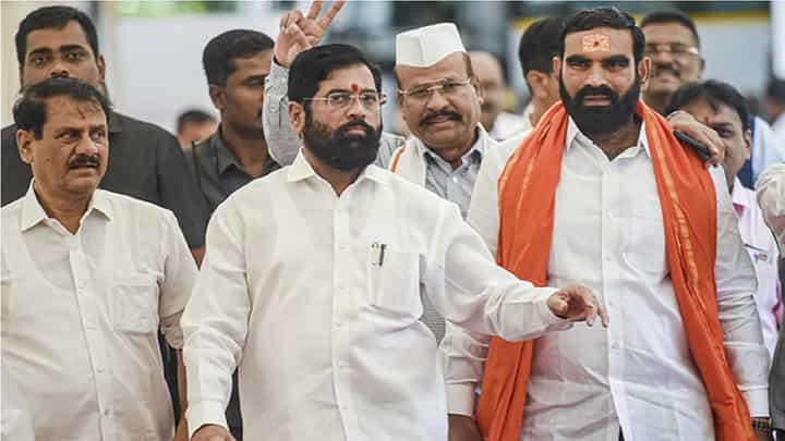Maharashtra Political Crisis : शिंदे गटाची झोप उडणारी बाजमी? ठाकरे गटाची सुनावणी 14 जुलै रोजी Maharashtra Political Crisis : शिंदे गटाची झोप उडणारी बाजमी? ठाकरे गटाची सुनावणी 14 जुलै रोजी