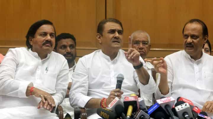 राष्ट्रवादीत राजकीय लढाई आणखी तीव्र; अजित पवार यांनी उचलले महत्वाचे पावल राष्ट्रवादीत राजकीय लढाई आणखी तीव्र; अजित पवार यांनी उचलले महत्वाचे पावल