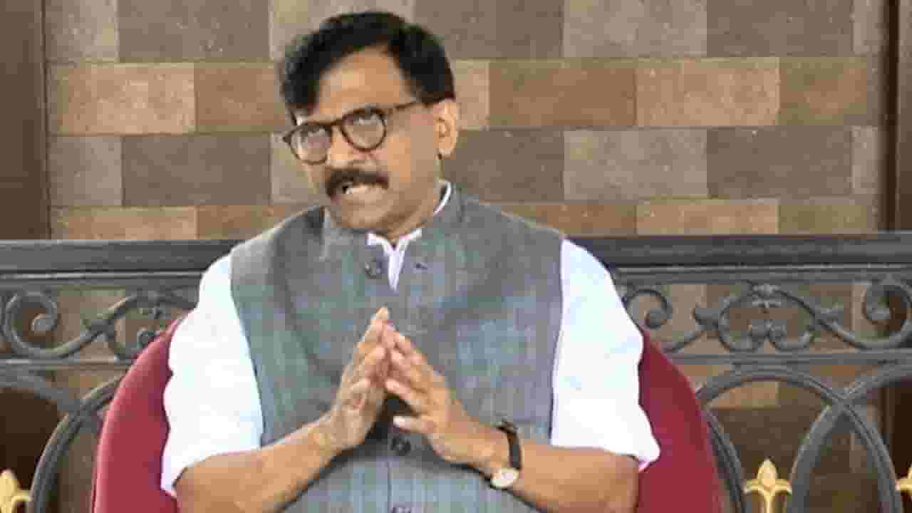 खातेवाटात शिंदे गटाचा दबाव? राऊत म्हणतात, ‘शिंदे गटच वैफल्यग्रस्त’ खातेवाटात शिंदे गटाचा दबाव? राऊत म्हणतात, ‘शिंदे गटच वैफल्यग्रस्त’