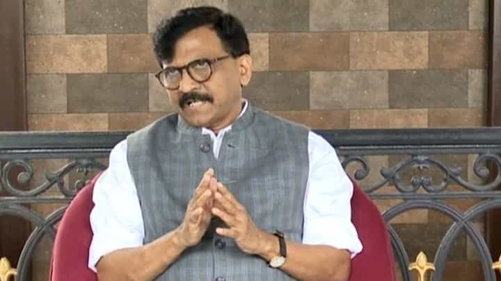 खातेवाटात शिंदे गटाचा दबाव? राऊत म्हणतात, ‘शिंदे गटच वैफल्यग्रस्त’ खातेवाटात शिंदे गटाचा दबाव? राऊत म्हणतात, ‘शिंदे गटच वैफल्यग्रस्त’