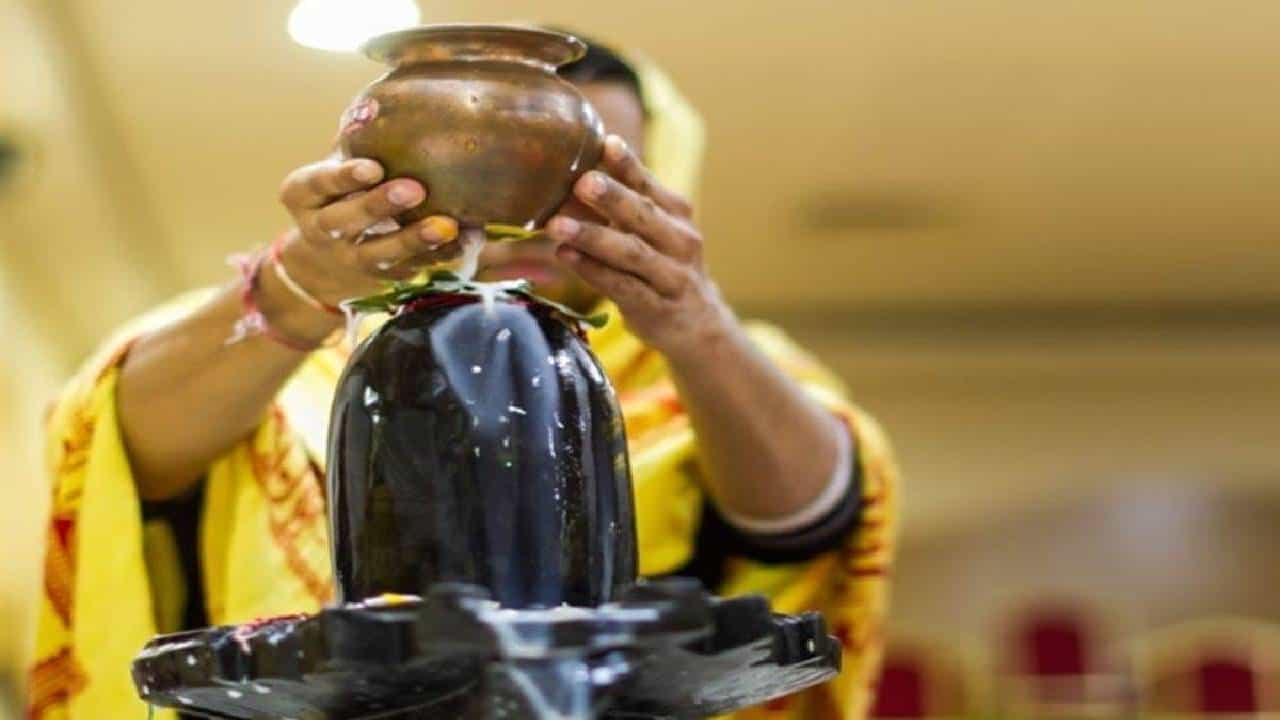 Shrawan Somwar : श्रावण महिन्यात अवश्य करा हे प्रभावी उपाय, महादेवाच्या कृपेने होतील सर्व मनोकामना पूर्ण