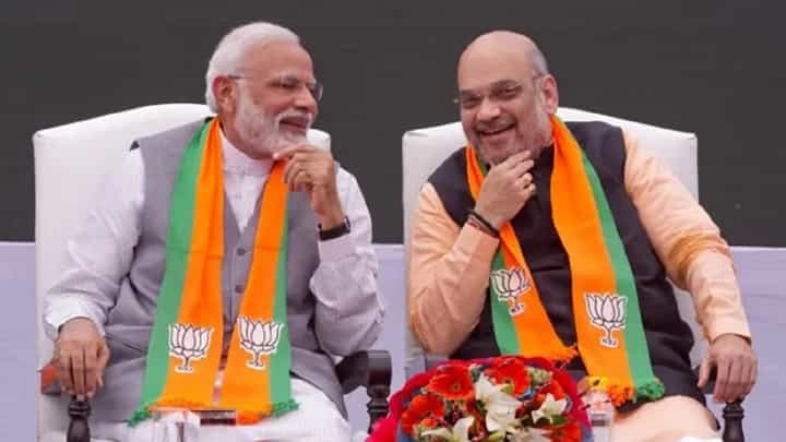 दिल्ली सेवा विधेयकावर भाजपची रणणिती; लोकसभेतील खासदारांना व्हीप जारी दिल्ली सेवा विधेयकावर भाजपची रणणिती; लोकसभेतील खासदारांना व्हीप जारी