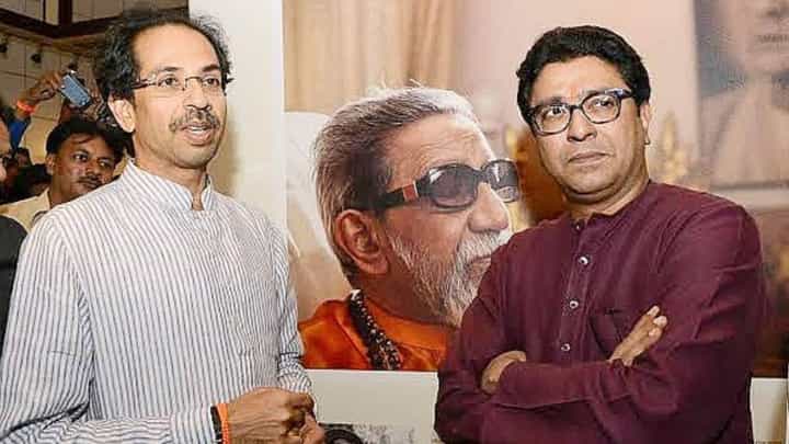 शिवसेना भवनानंतर आता येथेही लागले मनसेचे बॅनर्स, उद्धव-राज ठाकरे एकत्र येण्याची मागणी शिवसेना भवनानंतर आता येथेही लागले मनसेचे बॅनर्स, उद्धव-राज ठाकरे एकत्र येण्याची मागणी