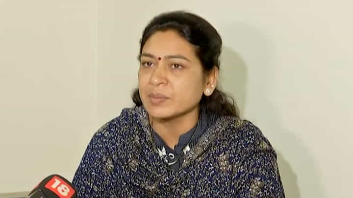 शरद पवार माझ्या वडिलांप्रमाणे, मात्र..., अजित पवार यांना पाठिंब्याची सही करणाऱ्या आमदाराचा गौप्यस्फोट शरद पवार माझ्या वडिलांप्रमाणे, मात्र..., अजित पवार यांना पाठिंब्याची सही करणाऱ्या आमदाराचा गौप्यस्फोट