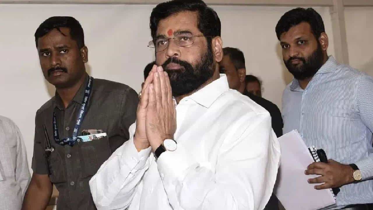 मोठी बातमी! मुख्यमंत्री एकनाथ शिंदे दिल्लीला रवाना; पडद्यामागे नेमकं घडतंय काय?