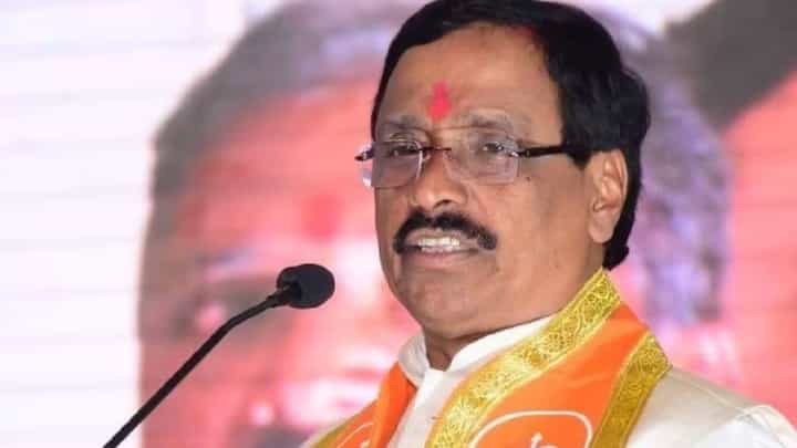'कोकणावर लागलेला कलंक म्हणजे विनायक राऊत', भाजप नेत्याचा हल्लाबोल 'कोकणावर लागलेला कलंक म्हणजे विनायक राऊत', भाजप नेत्याचा हल्लाबोल