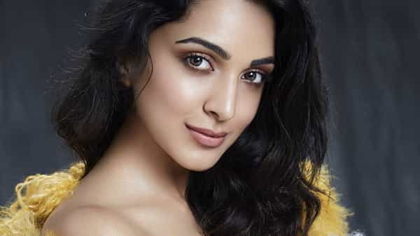 बाॅलिवूड अभिनेत्री कियारा अडवाणी ही नेहमीच चर्चेत असणारी अभिनेत्री आहे. कियारा अडवाणी आणि कार्तिक आर्यन यांचा सत्यप्रेम की कथा हा चित्रपट रिलीज झालाय. या चित्रपटाला प्रेक्षकांचा चांगला प्रतिसाद मिळताना दिसत आहे.