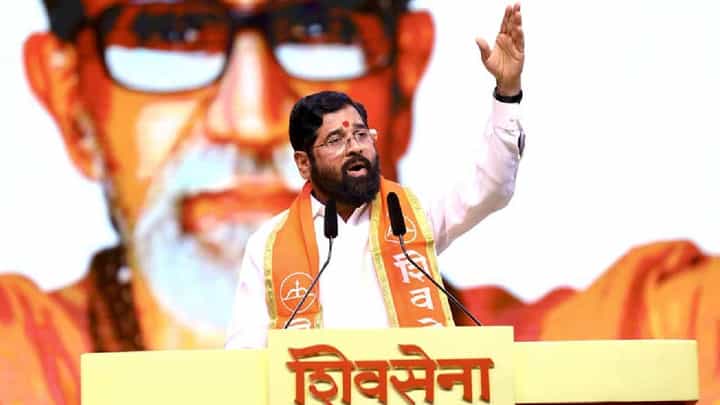 अधिवेशनाच्या पूर्वसंध्येलाच शिंदे यांचा विरोधकांना गर्भीत इशारा; म्हणाले, ‘असं बोलू नका, नाहीतर’ अधिवेशनाच्या पूर्वसंध्येलाच शिंदे यांचा विरोधकांना गर्भीत इशारा; म्हणाले, ‘असं बोलू नका, नाहीतर’
