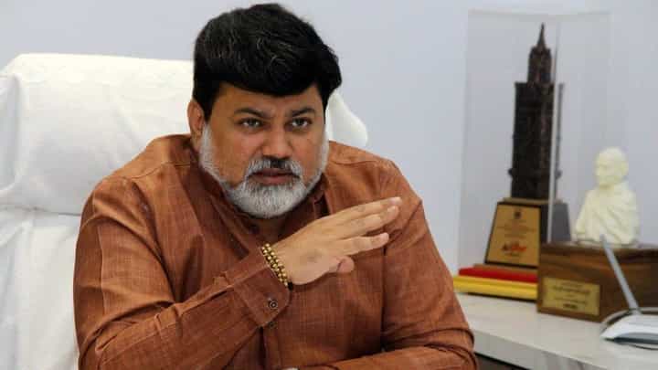 उद्योग विभागानं काढली 'त्या' 4 प्रकल्पांबाबतीत श्वेतपत्रिका, उदय सामंत यांच्याकडून श्वेतपत्रिकेत मोठा खुलासा उद्योग विभागानं काढली 'त्या' 4 प्रकल्पांबाबतीत श्वेतपत्रिका, उदय सामंत यांच्याकडून श्वेतपत्रिकेत मोठा खुलासा