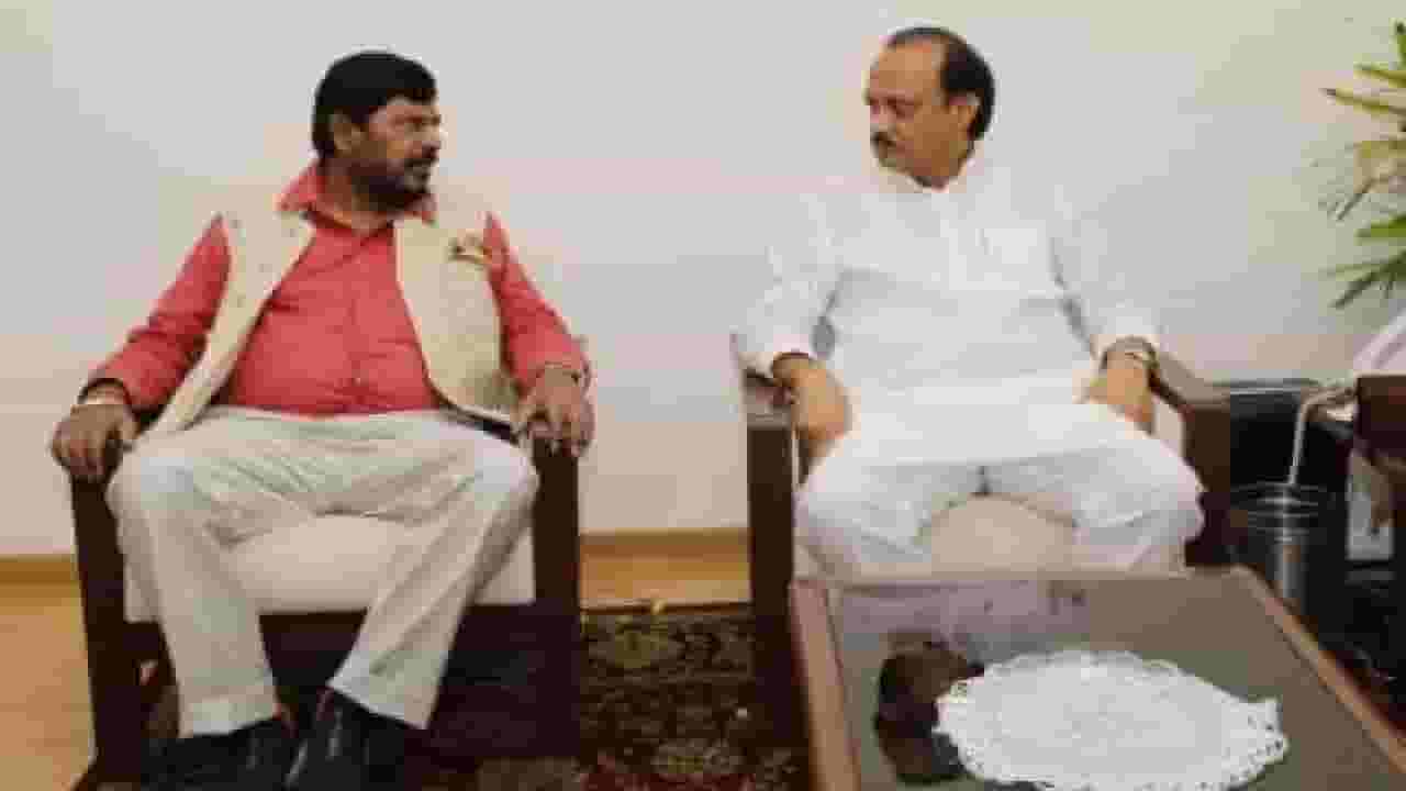 अजित पवार यांनी जबरदस्त उडवलाय बार..., अजित पवार यांच्या भेटीनंतर रामदास आठवले यांचं खास शैलीत उत्तर