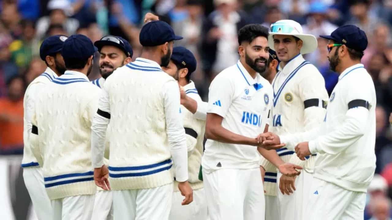 टीम इंडिया वेस्ट इंडिज दौऱ्यावर असून दोन सामन्याची कसोटी मालिका खेळणार आहे. या मालिका वर्ल्ड टेस्ट चॅम्पियनशिप 2023-25 च्या दृष्टीने खूपच महत्त्वाची आहे. या मालिकेचं नेतृत्व रोहित शर्माच्या खांद्यावर आहे. तर उपकर्णधारपदाची धुरा अजिंक्य रहाणे याच्याकडे सोपवली आहे.