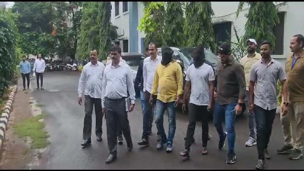 हत्येच्या तयारीत असलेल्या टोळीला अटक, सर्व गुंड सांडभोर टोळीचे सदस्य, पिंपरी-चिंचवड पोलिसांची यशस्वी कारवाई हत्येच्या तयारीत असलेल्या टोळीला अटक, सर्व गुंड सांडभोर टोळीचे सदस्य, पिंपरी-चिंचवड पोलिसांची यशस्वी कारवाई