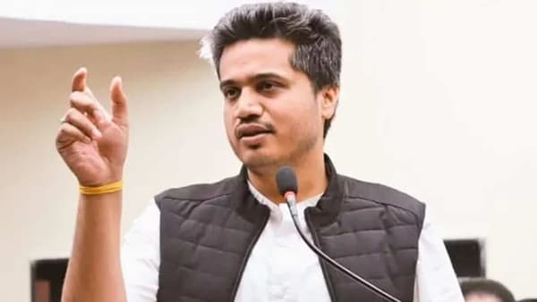 “रोहित पवार सुप्रिया सुळे गटाचा पप्पू”, कोणी केली टीका?