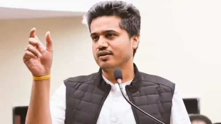 Rohit Pawar यांनी विचार करून बोलावं, भाजपच्या बड्या नेत्याचा इशारा; बघा काय केलं वक्तव्य? Rohit Pawar यांनी विचार करून बोलावं, भाजपच्या बड्या नेत्याचा इशारा; बघा काय केलं वक्तव्य?