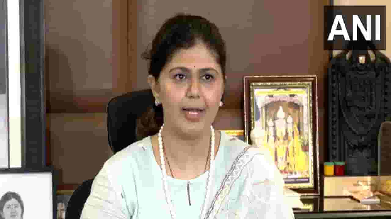 पंकजा मुंडे आल्यानंतर कोणासाठी धोक्याचे ठरणार? सुषमा अंधारे यांचा कोणाला इशारा पंकजा मुंडे आल्यानंतर कोणासाठी धोक्याचे ठरणार? सुषमा अंधारे यांचा कोणाला इशारा