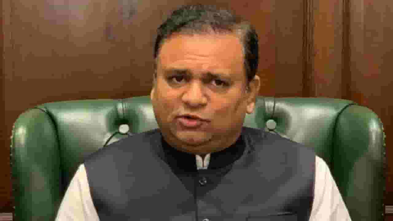 राज्याच्या राजकारणात लवकरच मोठा भूकंप; विधानसभा अध्यक्षांनी धाडली शिंदे गटासह ठाकरे गटाला नोटीस? राज्याच्या राजकारणात लवकरच मोठा भूकंप; विधानसभा अध्यक्षांनी धाडली शिंदे गटासह ठाकरे गटाला नोटीस?