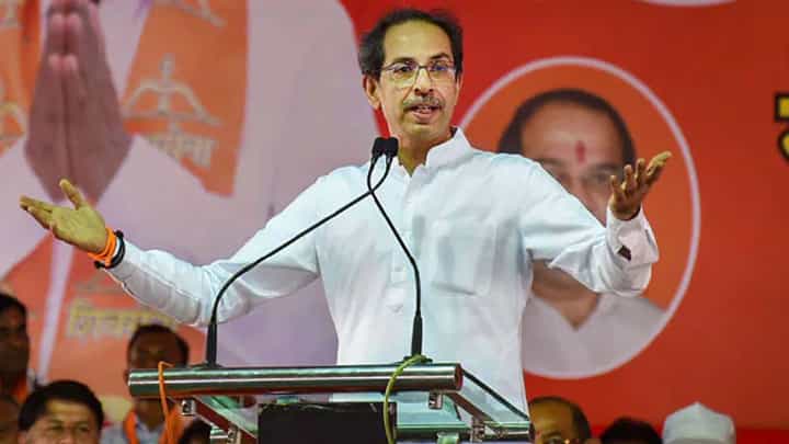 उद्धव ठाकरे यांचा विदर्भ दौरा; भाजप नेता म्हणतो, मजबुरीमुळे... उद्धव ठाकरे यांचा विदर्भ दौरा; भाजप नेता म्हणतो, मजबुरीमुळे...