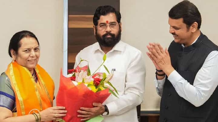 गोऱ्हे यांच्यावरील अविश्वास ठराव मागे घेण्याच्या हालचाली?; भाजप नेत्याचं मोठं वक्तव्य गोऱ्हे यांच्यावरील अविश्वास ठराव मागे घेण्याच्या हालचाली?; भाजप नेत्याचं मोठं वक्तव्य