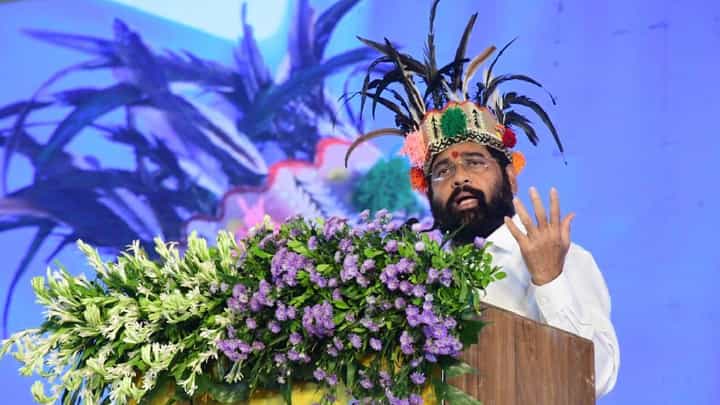 ‘मानस बे भरोशाची असतात’; मुख्यमंत्री शिंदे यांची नाव न घेता उद्धव ठाकरे यांच्यासह शरद पवार यांच्यावर टीका ‘मानस बे भरोशाची असतात’; मुख्यमंत्री शिंदे यांची नाव न घेता उद्धव ठाकरे यांच्यासह शरद पवार यांच्यावर टीका