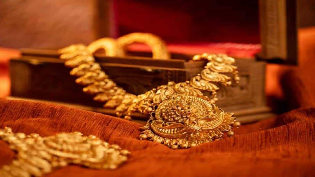 Gold Share : ज्वेलर कंपन्यांचे शेअर्स सूसाट, तुमचं नशीब चमकणार का?
