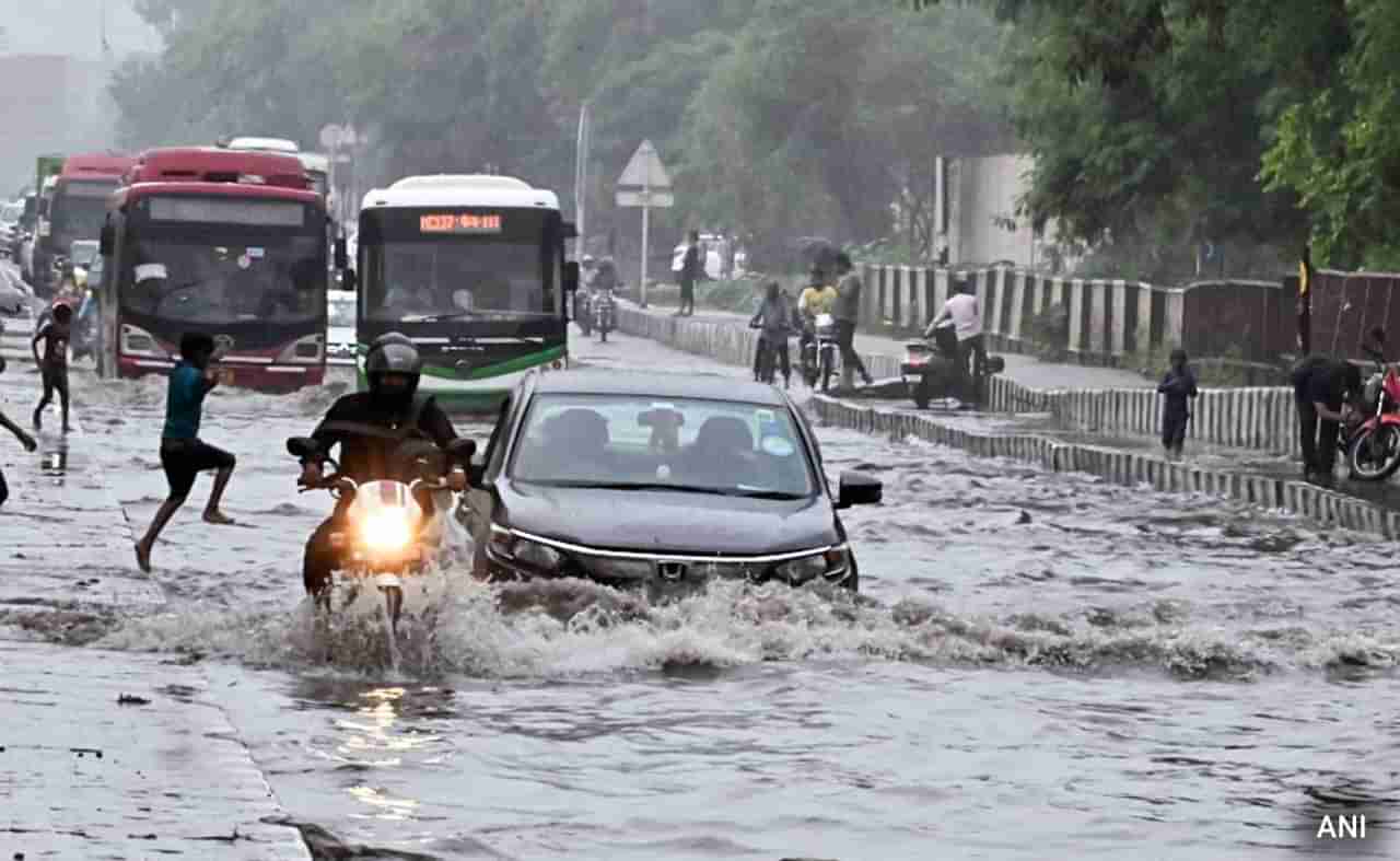 Rain : देशातील अनेक भागांत पावसांचा कहर, दिल्लीतील पावसाचा ४१ वर्षांचा विक्रम तुटला