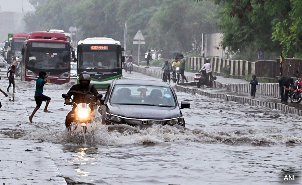 Rain : देशातील अनेक भागांत पावसांचा कहर, दिल्लीतील पावसाचा ४१ वर्षांचा विक्रम तुटला