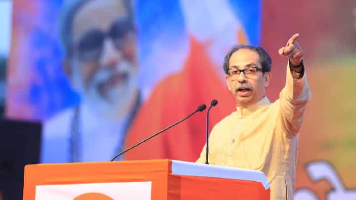 ‘महानगरपालिकेची चौकशी सुरू आहे’, लवकरच...; उद्धव ठाकरे यांच्यावर शिवसेना नेत्यानं साधला निशाना ‘महानगरपालिकेची चौकशी सुरू आहे’, लवकरच...; उद्धव ठाकरे यांच्यावर शिवसेना नेत्यानं साधला निशाना