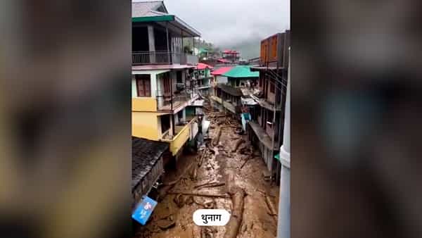 हिमाचल प्रदेशमध्ये पावसाने भरपूर प्रमाणात नुकसान केले आहे. मागच्या काही दिवसांपासून मुसळधार पाऊस सुरु असल्यामुळे लोकांची मोठी अडचण झाली आहे.