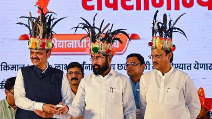 एकनाथ शिंदे, देवेंद्र फडणवीस अन् अजित पवार, खरा मुख्यमंत्री कोण? सुनील राऊत म्हणतात, जनता कन्फ्युज एकनाथ शिंदे, देवेंद्र फडणवीस अन् अजित पवार, खरा मुख्यमंत्री कोण? सुनील राऊत म्हणतात, जनता कन्फ्युज
