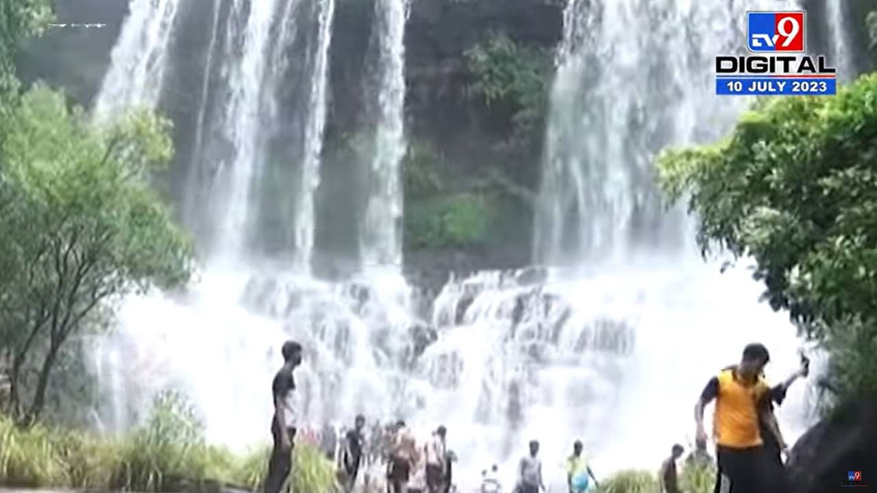 राजापूर तालुक्यातील चुनाकोळवण पर्यटकांच्या गर्दीने फुलला; पर्यटकांची होतेय तोबा गर्दी