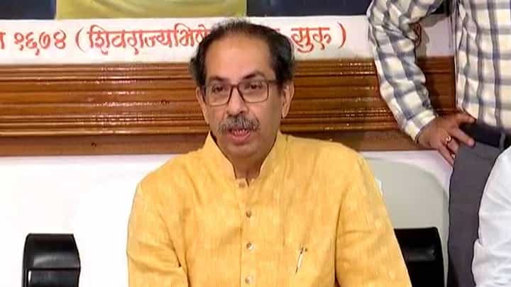 इर्शारवाडीच्या बाजूला असलेल्या वस्त्यांसाठी योजना करा, उद्धव ठाकरे यांची राज्य सरकारला सूचना इर्शारवाडीच्या बाजूला असलेल्या वस्त्यांसाठी योजना करा, उद्धव ठाकरे यांची राज्य सरकारला सूचना