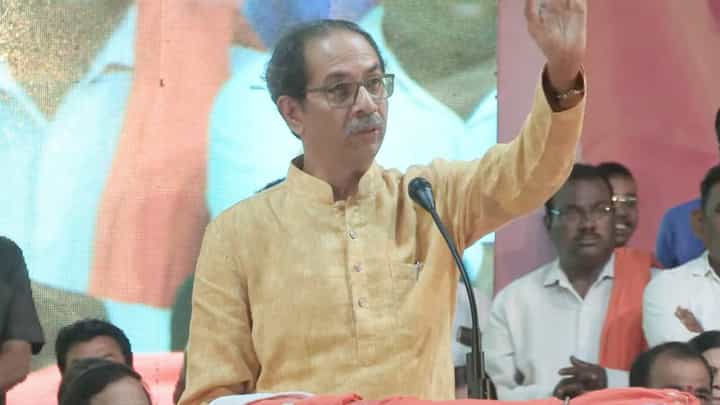 भ्रष्ट तितुका मेळवावा, भाजप पक्ष वाढवावा; ही भाजपची नीती, अमरावतीत उद्धव ठाकरे यांचा घणाघात भ्रष्ट तितुका मेळवावा, भाजप पक्ष वाढवावा; ही भाजपची नीती, अमरावतीत उद्धव ठाकरे यांचा घणाघात