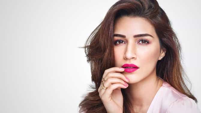 Kriti Sanon | क्रिती सनॉन हिचा तो व्हिडीओ व्हायरल होताच लोकांनी लावला डोक्याला हात, नेटकरी म्हणाले, पाहा ही सीता...