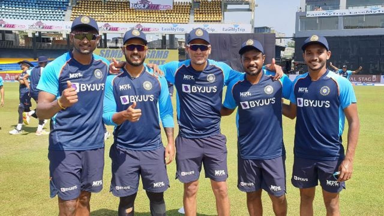 संघामध्ये दोन युवा खेळाडू यशस्वी जयस्वाल आणि मुकेश कुमार यांना जागा मिळते की नाही? असा प्रश्न क्रिकेटप्रेमींना पडला आहे.