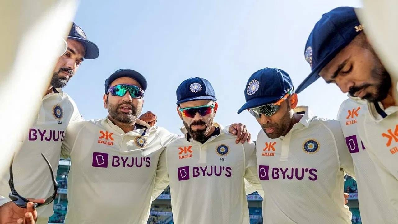 टीम इंडियाचा स्टार बॉलर हरभजन सिंगने पहिल्या टेस्टसाठी टीम इंडियाचा प्लेइंग 11 निवडला आहे.