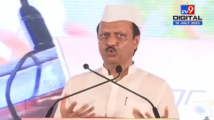 सत्तेत येताच भर कार्यक्रमात अजित पवार यांनी व्यक्त केली नाराजी? गिरीश महाजन यांना म्हणाले, ‘जरा लक्ष द्या?’ सत्तेत येताच भर कार्यक्रमात अजित पवार यांनी व्यक्त केली नाराजी? गिरीश महाजन यांना म्हणाले, ‘जरा लक्ष द्या?’