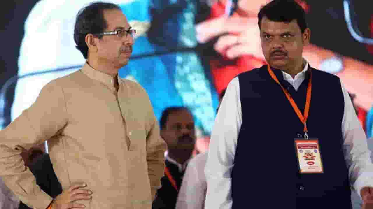 उद्धव ठाकरे यांचा फडणवीस यांच्यावर हल्लाबोल; म्हणाले, ‘कलंक’ उद्धव ठाकरे यांचा फडणवीस यांच्यावर हल्लाबोल; म्हणाले, ‘कलंक’